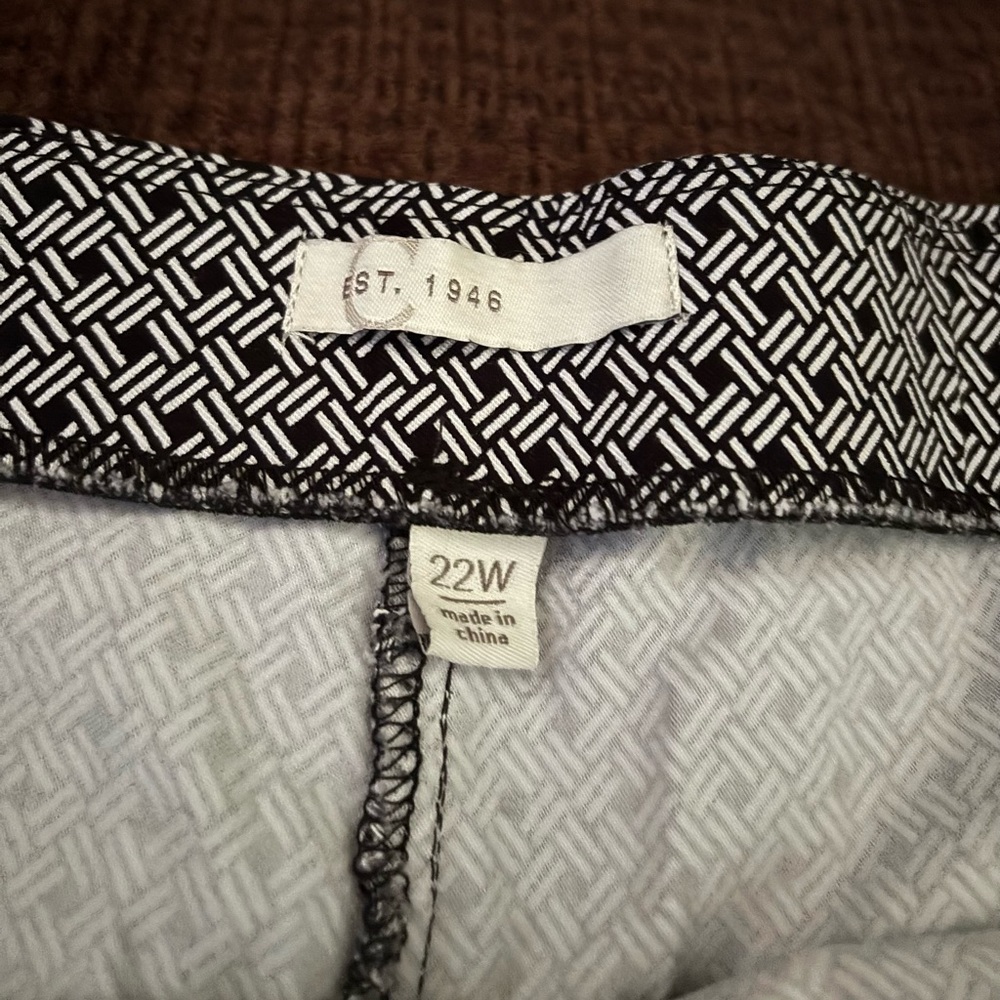 EST 1946 Black and White Patterned Pants